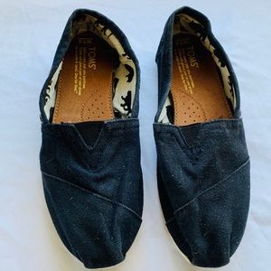 Black canvas Toms